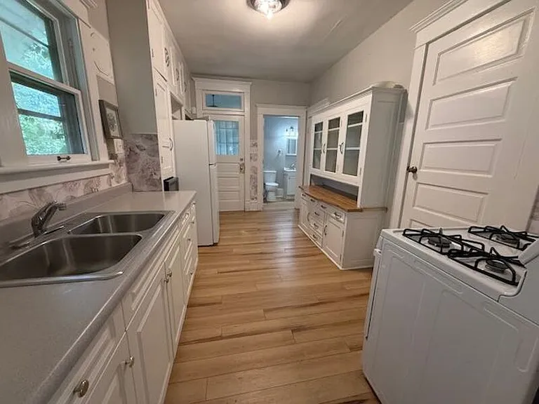1600 W Callender Ave — Photo 10