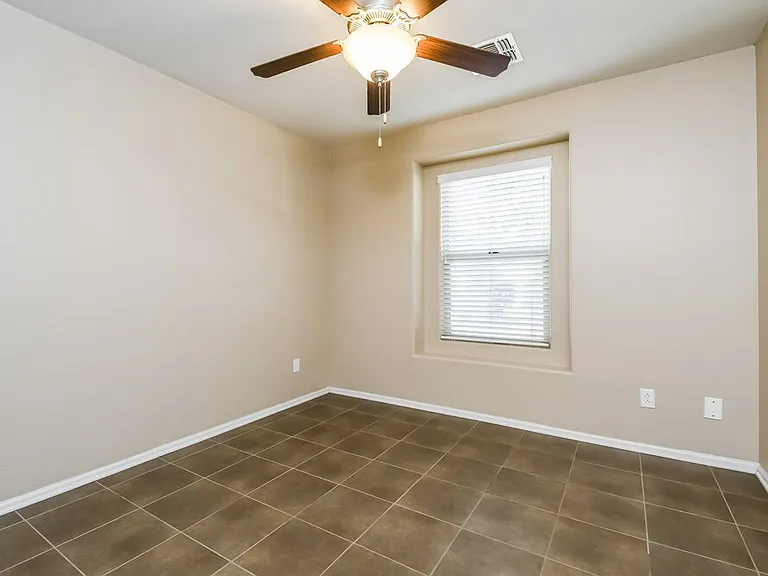 923 S Pheasant Dr — Photo 8
