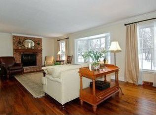 101 West Dr, Tower Lakes, IL 60010