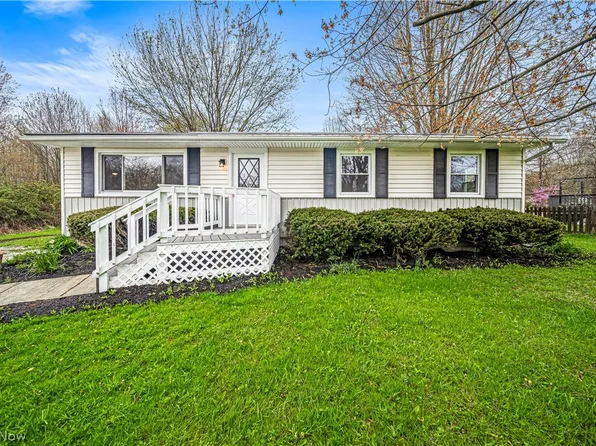 1621 Sugar Creek Dr, Rock Creek, OH 44084