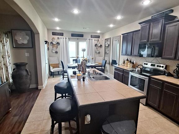 4th image of 107 Northpointe Cir