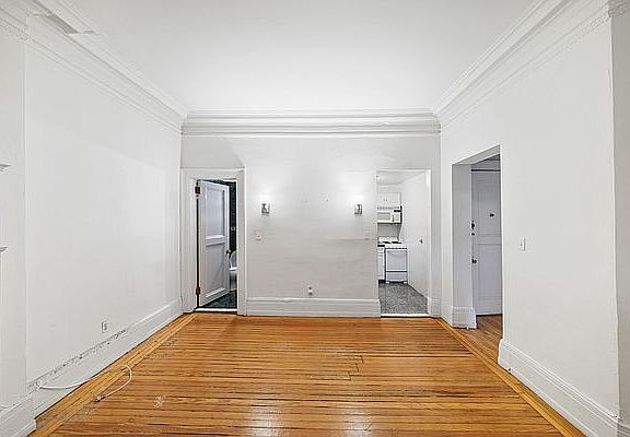 3rd image of 45 W 86th St APT 8