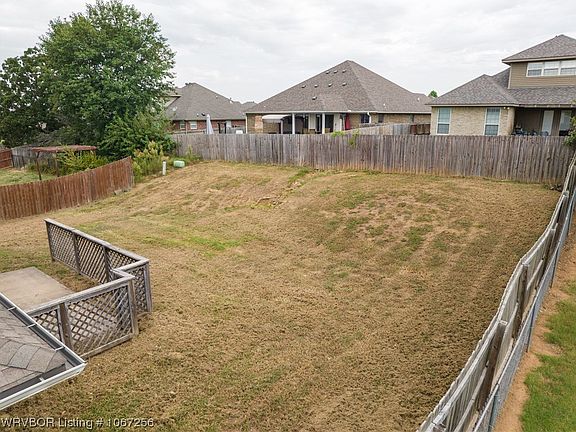 5th image of 404 Crestview Dr