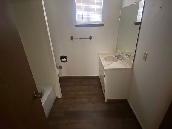 4th image of 1520 S Avenue O APT 1