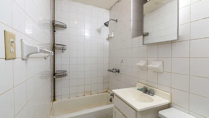 Rented by Nooklyn NYC LLC | media 61