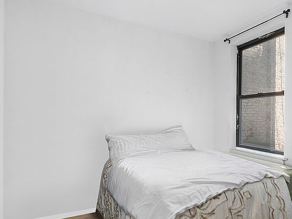 4th image of 214 E 82nd St APT 17