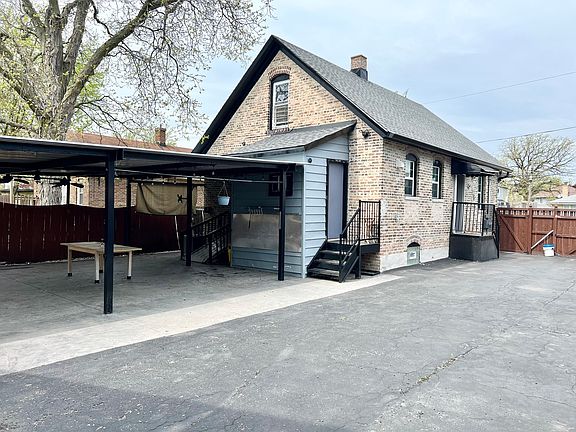 3rd image of 919 Broadway Ave