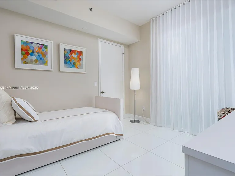 15811 Collins Ave #1702 — Photo 10