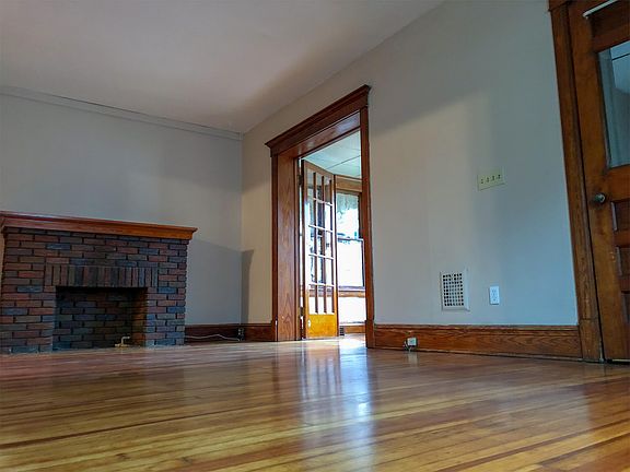 4th image of 83 Parkwood Ave APT 1