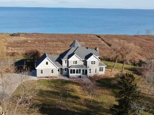 17707 Lakeshore Rd, Two Rivers, WI 54241