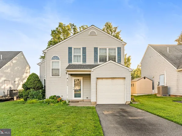 203 Country Side Ln, Telford, PA 18969