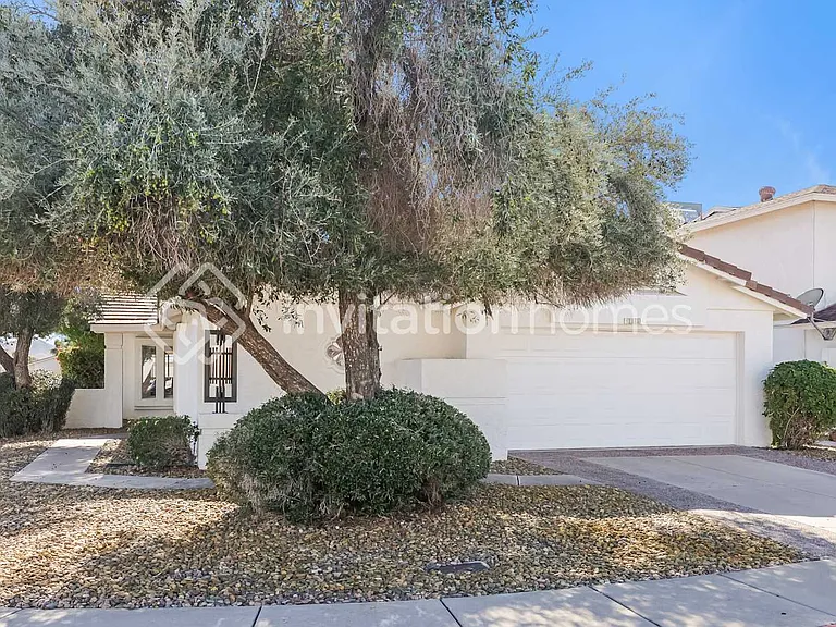 415 W Grandview Rd — Photo 1