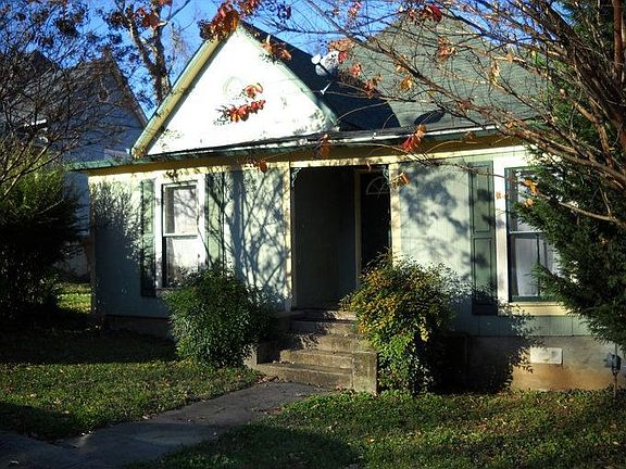 Also For Rent 227 Leonard $850.p.mo. (3/2)