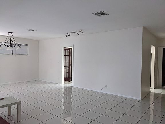 5th image of 1140 NE 179th St