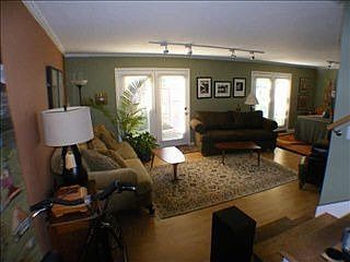 2nd image of 5039 N Hall St