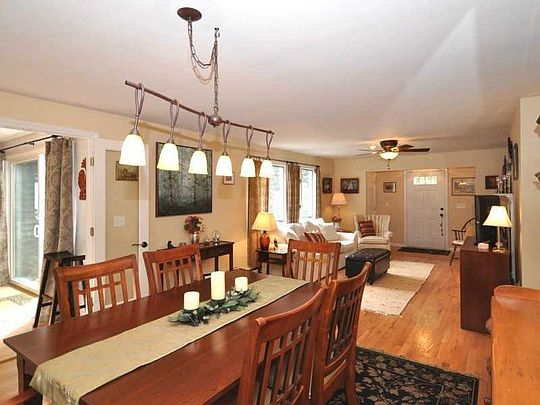 5th image of 46 Glen Meade Dr APT D