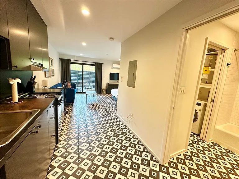 201 Academy Dr — Photo 12
