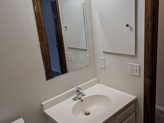 5th image of 941 High Meadow Dr #B