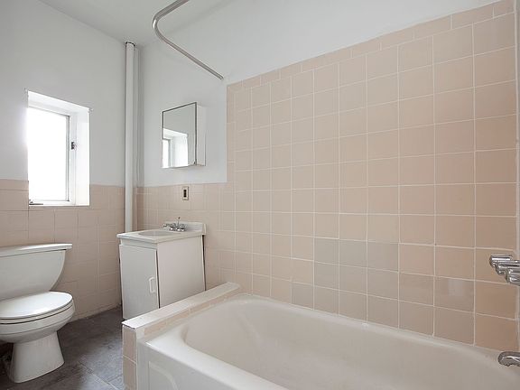 4th image of 437 E 12th St APT 15
