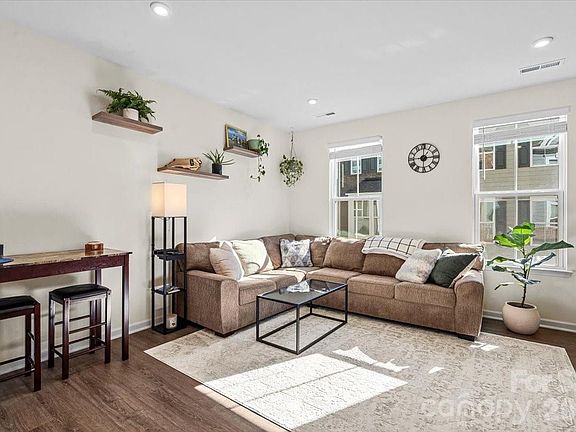 5th image of 6222 Cleburne Ct