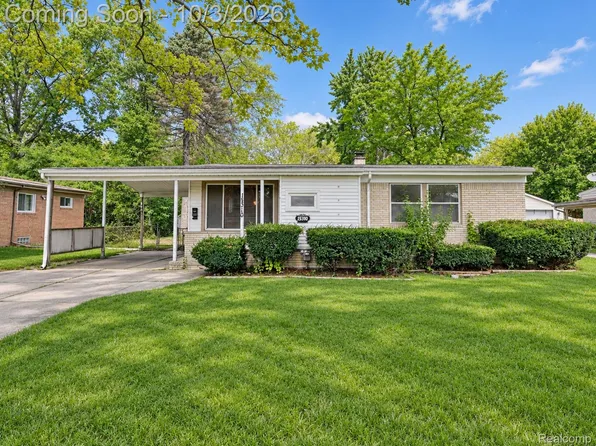 15310 Oak Park Blvd, Oak Park, MI 48237