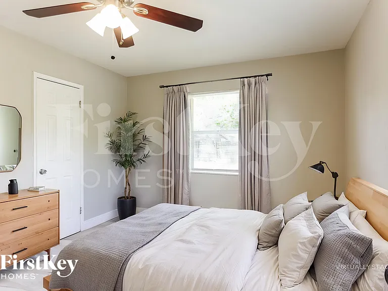 1101 NW 18th St — Photo 12