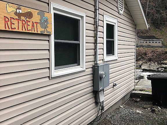2nd image of 52 Rocky River Ln