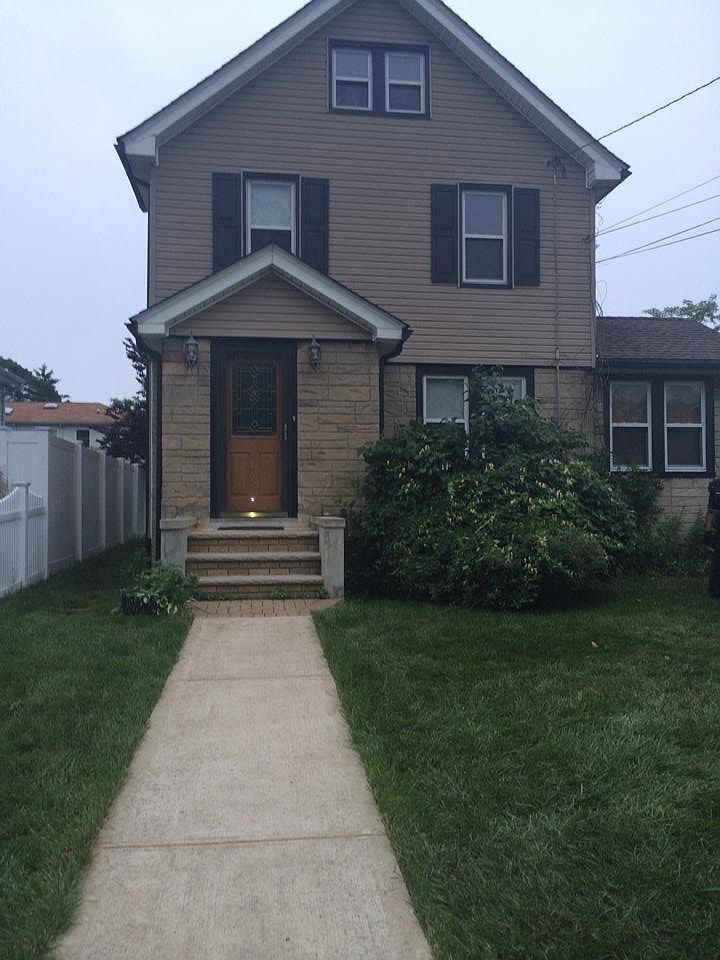836 Clocks Blvd, Massapequa, NY 11758 Zillow