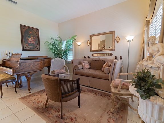 5th image of 749 Vista Meadows Dr