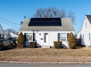 45 Manistee St, Pawtucket, RI 02861