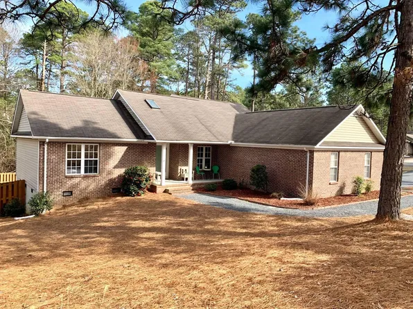 2 Overpeck Ln, Pinehurst, NC 28374