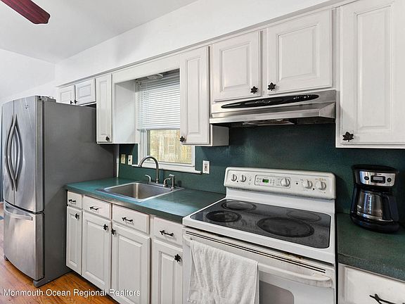 3rd image of 713 Southampton Blvd