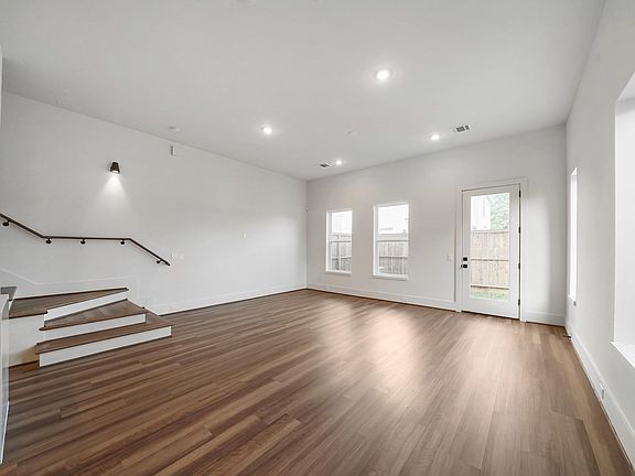 5th image of 881 Rachel St #A