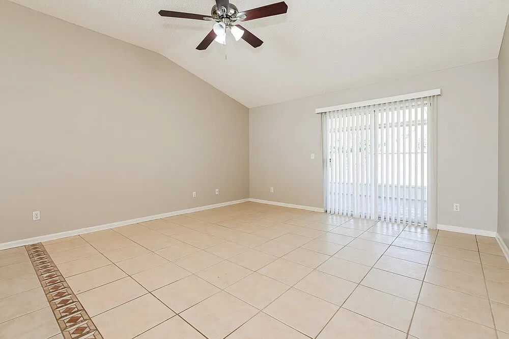 3 bed, 2.0 bath, 1226 sqft, $2,570 — Photo 3