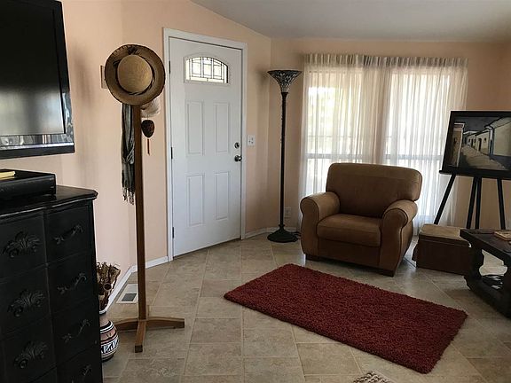 5th image of 947 W Riverview Pl