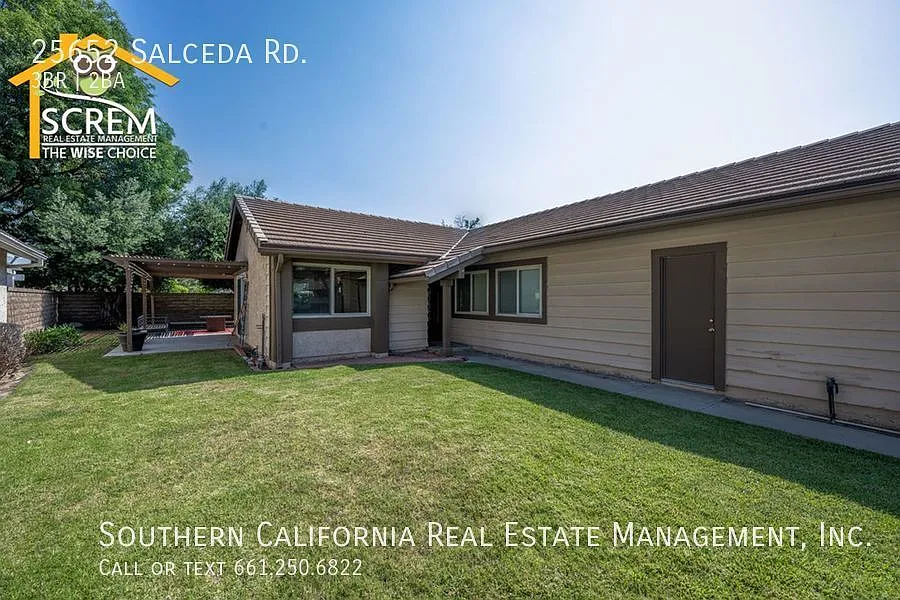 Single Story Three Bedroom Home in Valencia — Photo 2