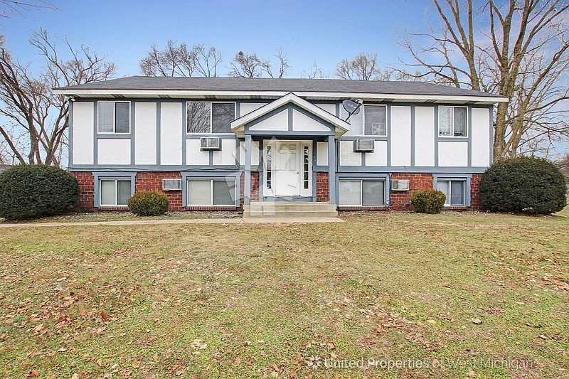 1st image of 943 Hardwick Dr SE