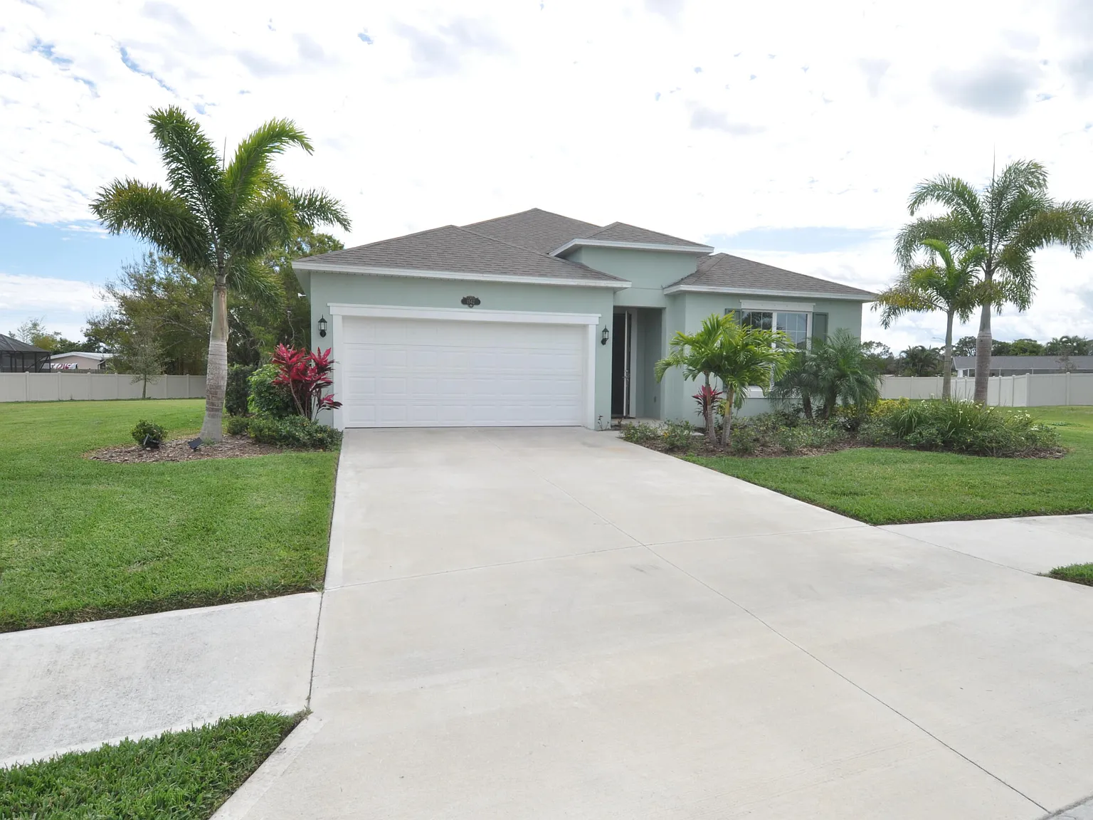 4 bed, 2.0 bath, 2003 sqft, $2,650 — Photo 1