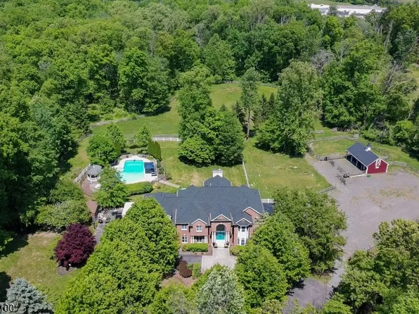 16 Apple Lane, Tewksbury Twp., NJ 07830