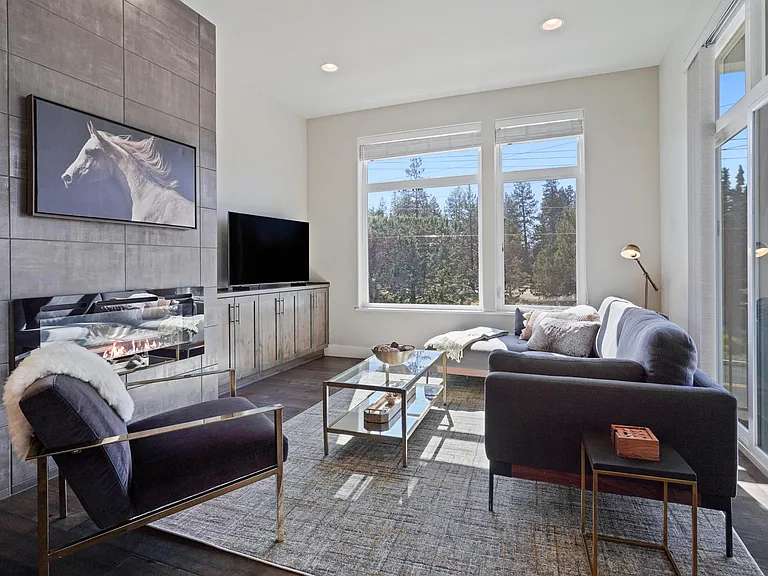 61570 SW Blakely Rd — Photo 1