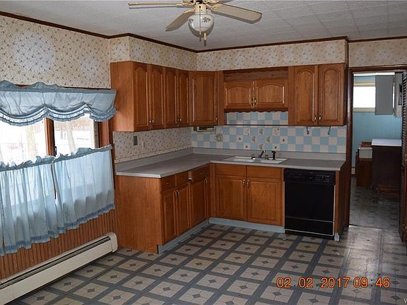 2nd image of 32 Fernwood Pl