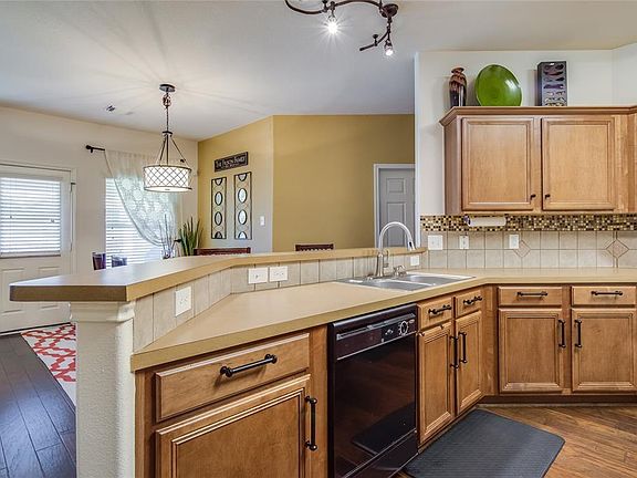 5th image of 6003 Village Grove Dr