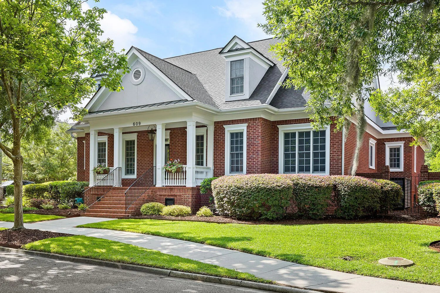 4 bed, 3.5 bath, 3130 sqft, $9,300 — Photo 2