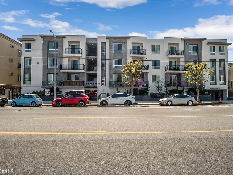 11616 Burbank Blvd #305 — Photo 21