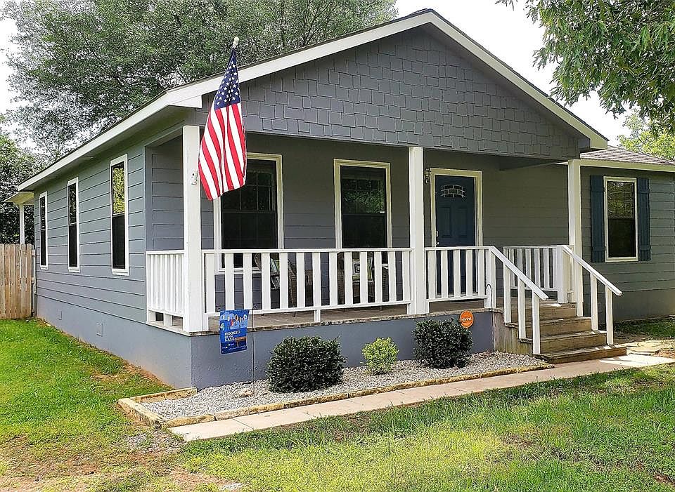 1st image of 3079 Neches Dr