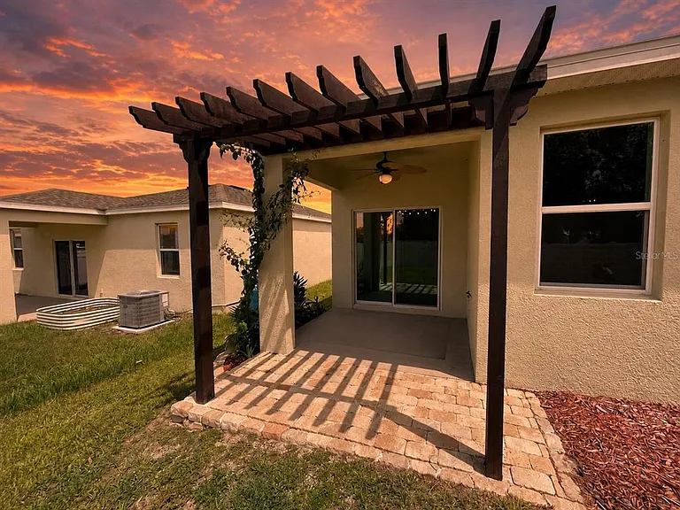 689 Crown Rose Dr — Photo 2