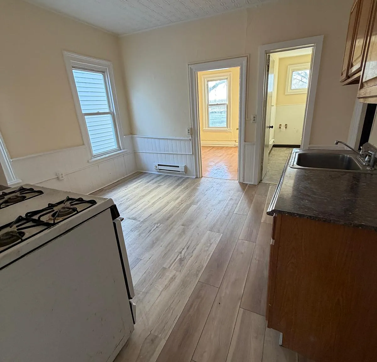 2 bed, 1000 sqft, $1,190 — Photo 2