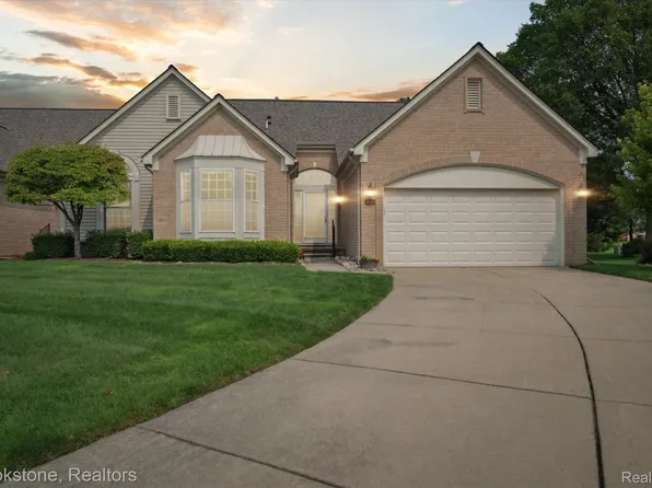 4120 Shorebrook Dr, Sterling Heights, MI 48314