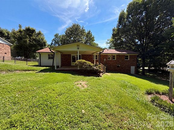 5th image of 2418 Woodbridge Dr