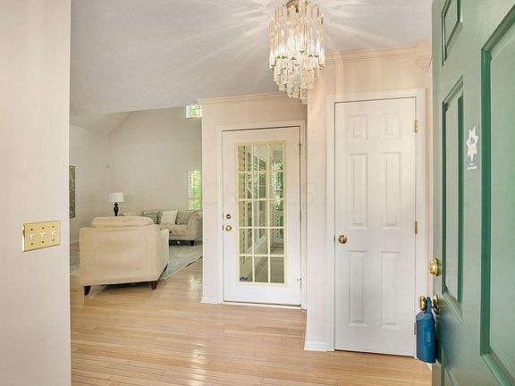 3rd image of 312 Sycamore Woods Ln